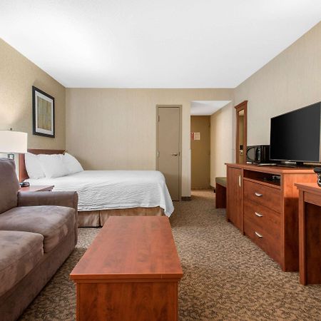 Clarion Hotel & Suites Брандон Экстерьер фото