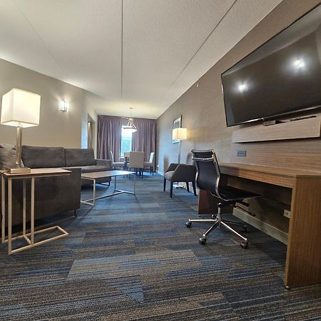 Clarion Hotel & Suites Брандон Экстерьер фото