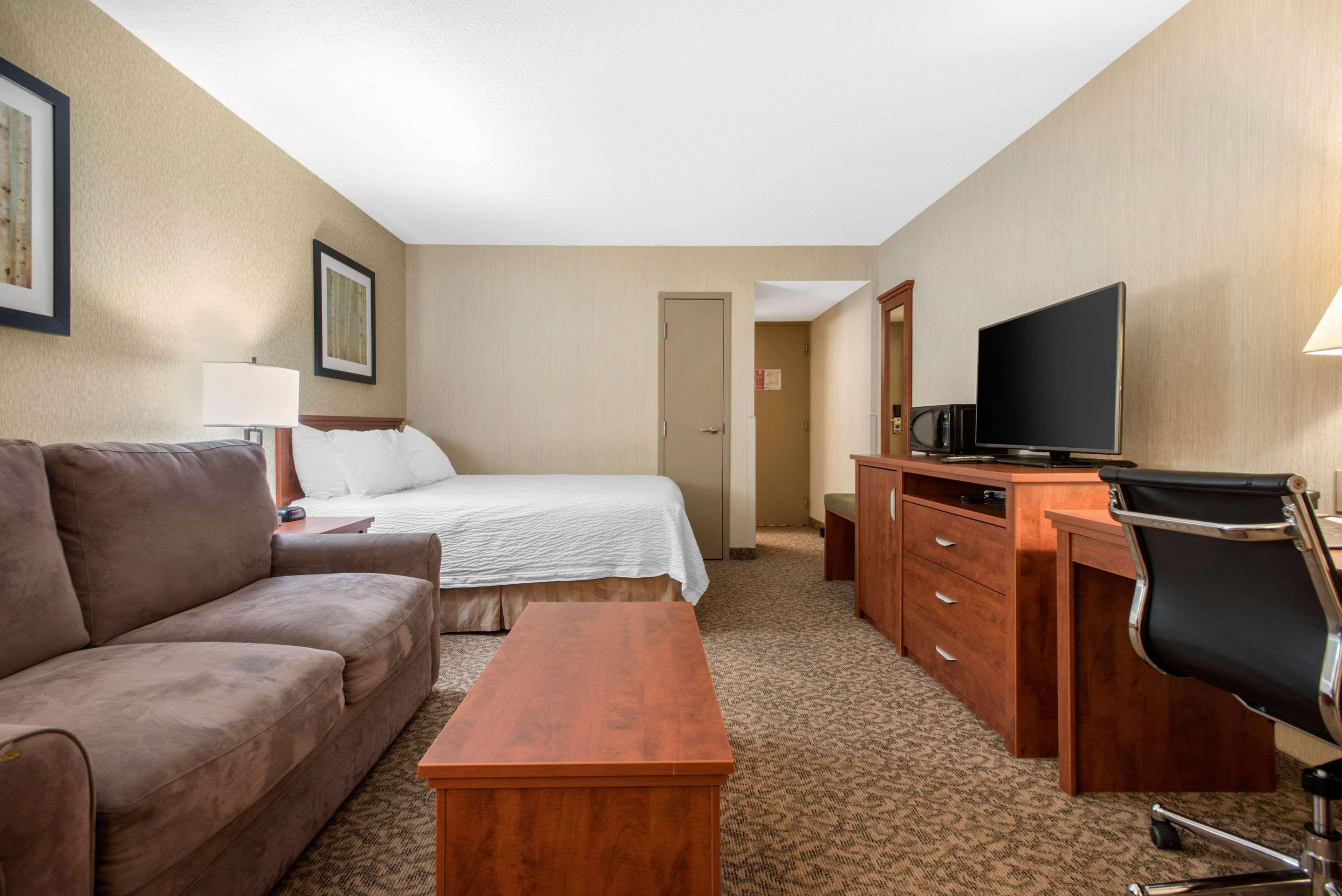 Clarion Hotel & Suites Брандон Экстерьер фото