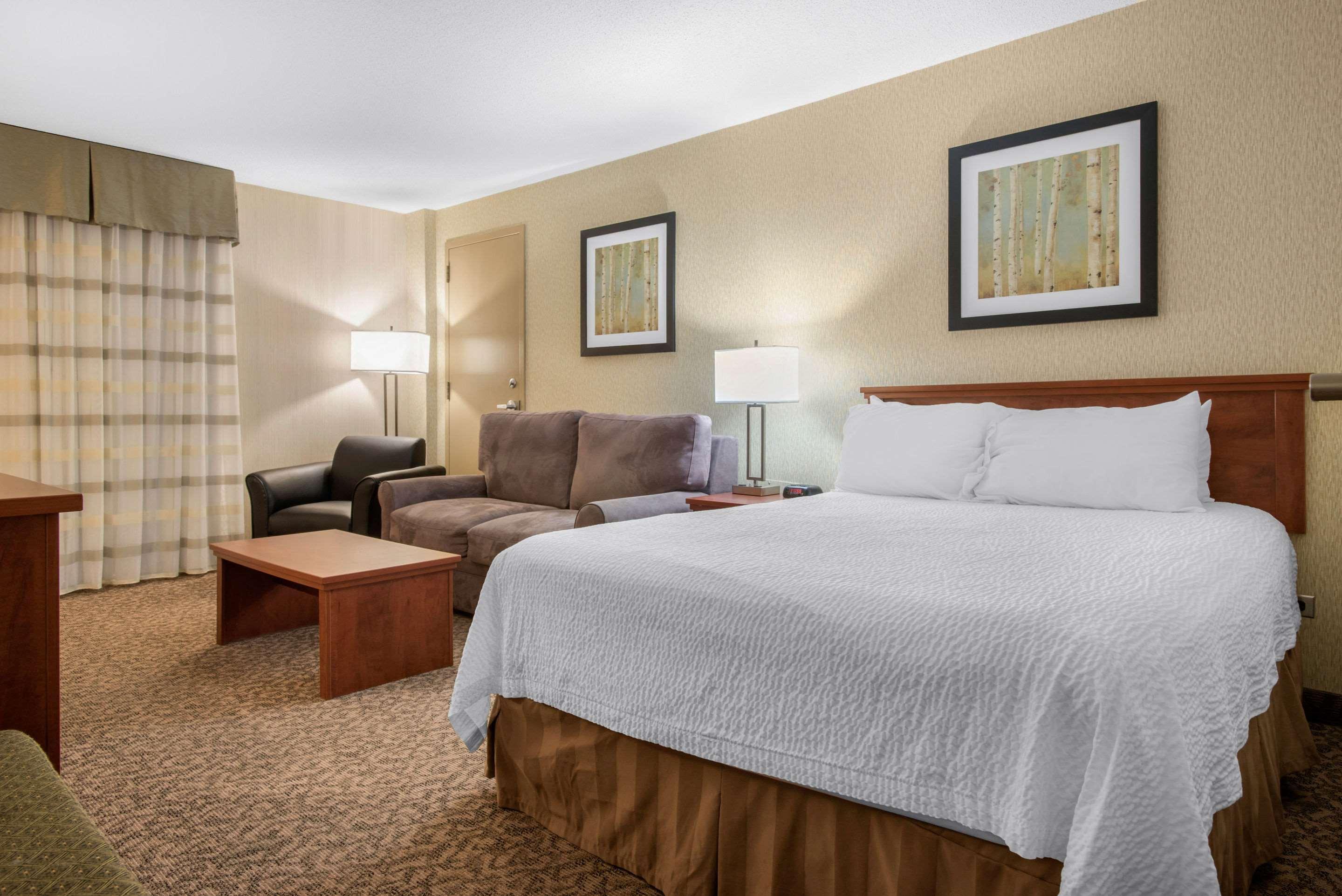 Clarion Hotel & Suites Брандон Экстерьер фото