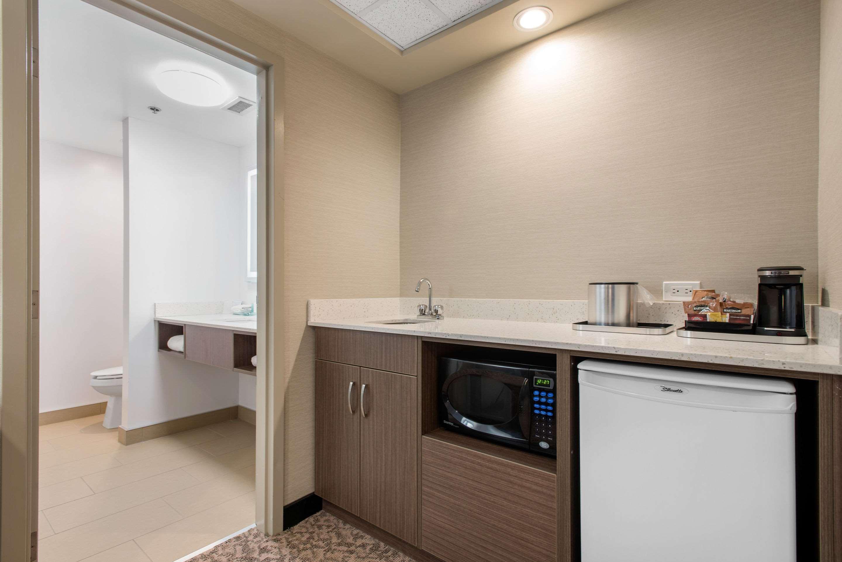 Clarion Hotel & Suites Брандон Экстерьер фото