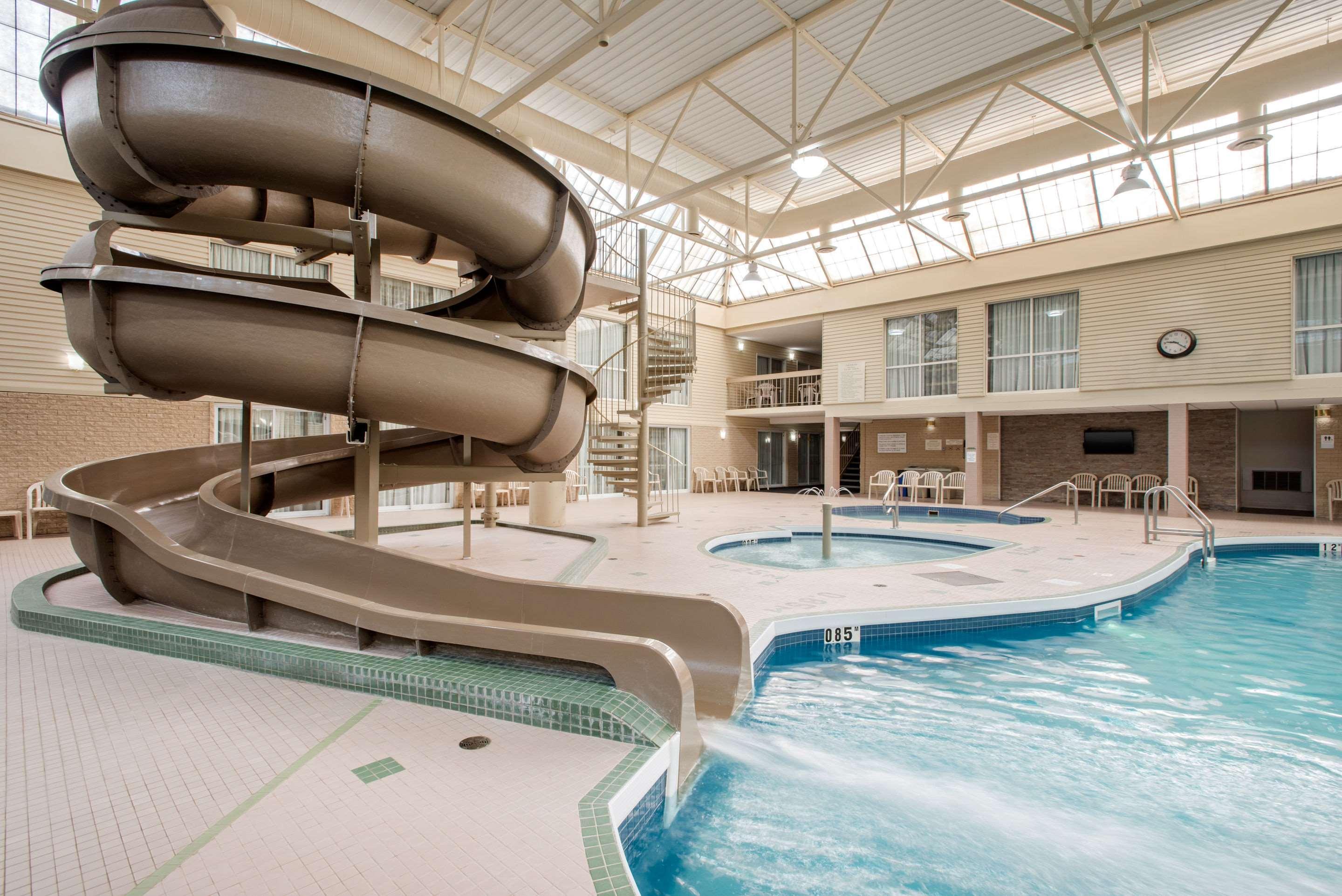 Clarion Hotel & Suites Брандон Экстерьер фото