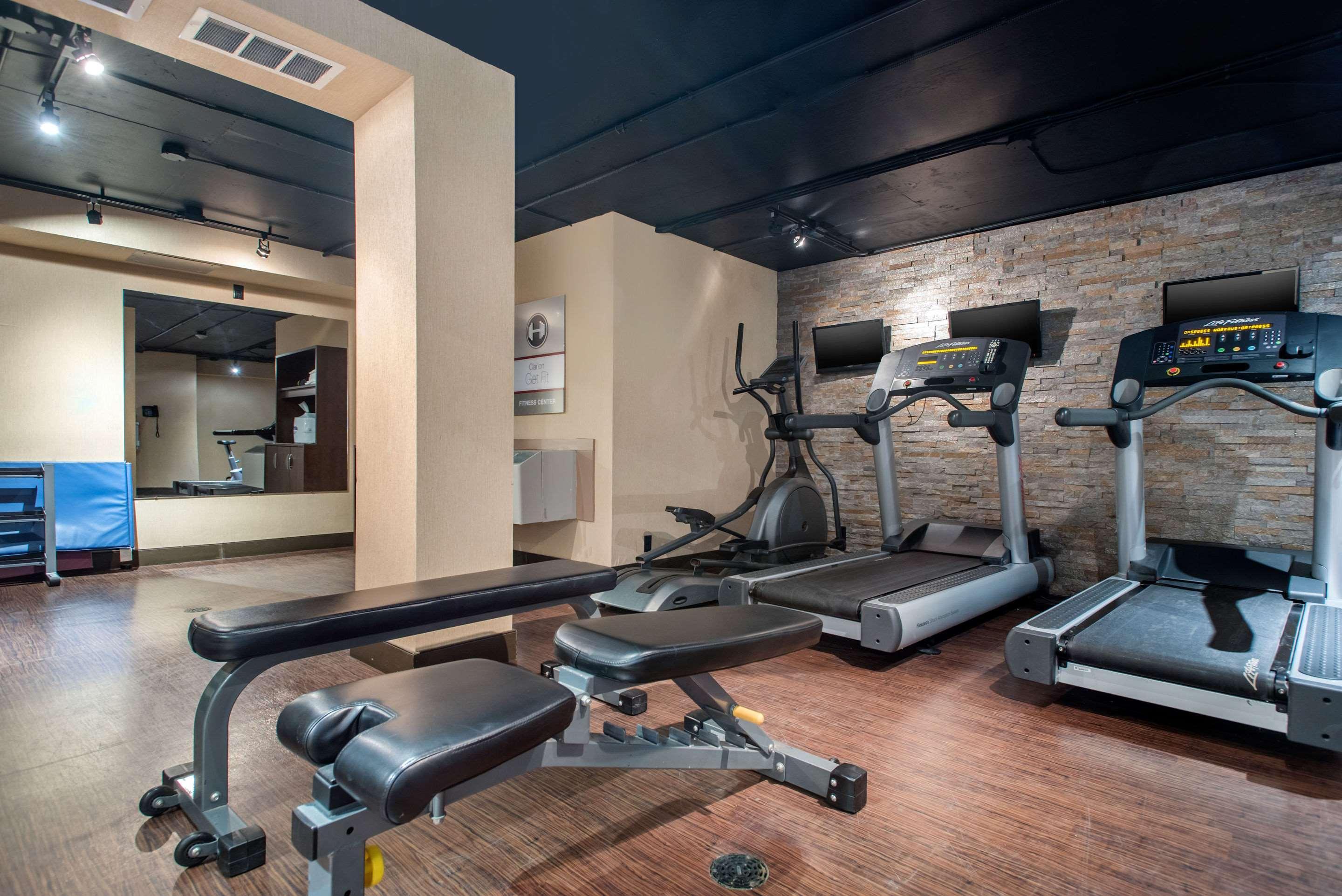 Clarion Hotel & Suites Брандон Экстерьер фото
