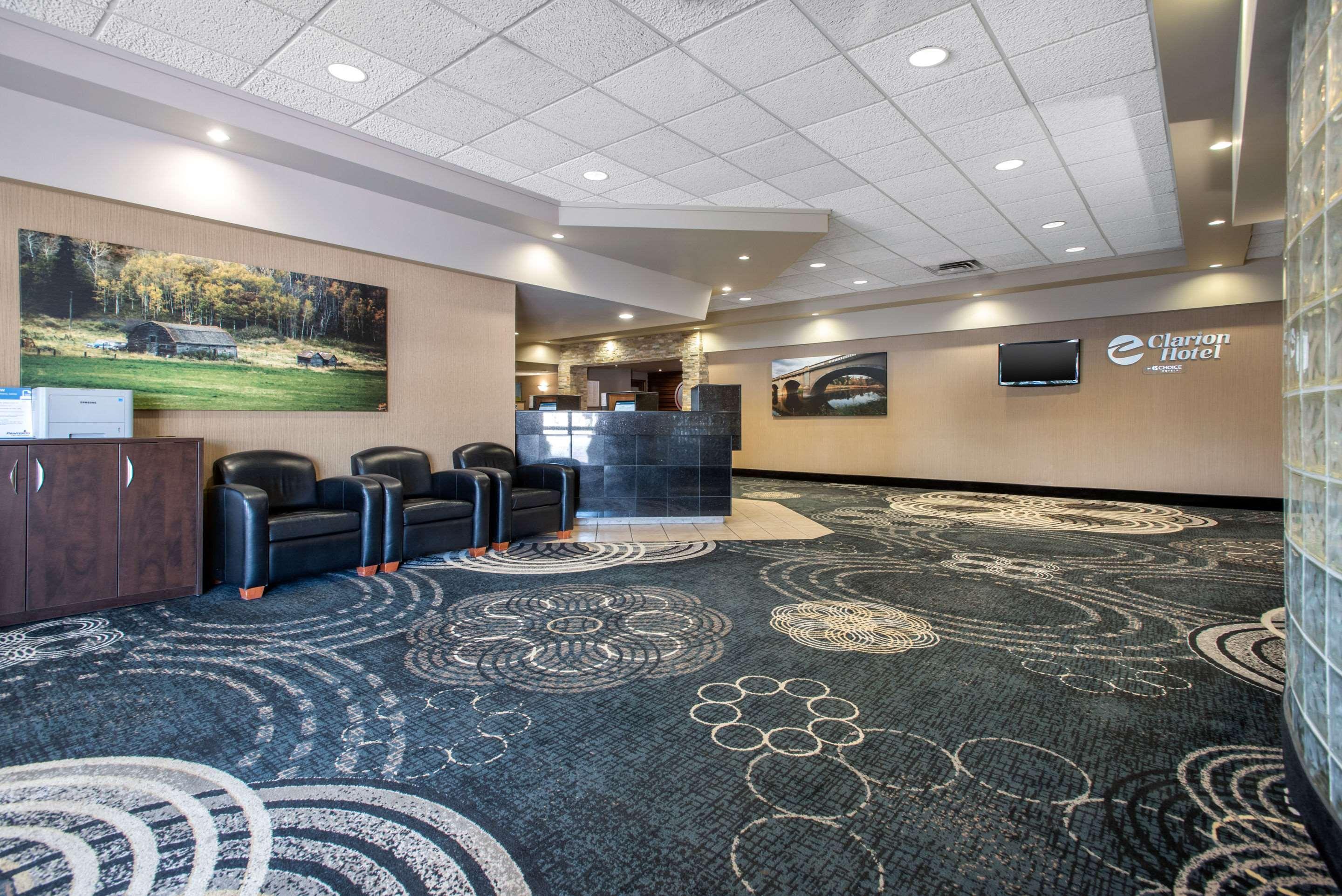 Clarion Hotel & Suites Брандон Экстерьер фото