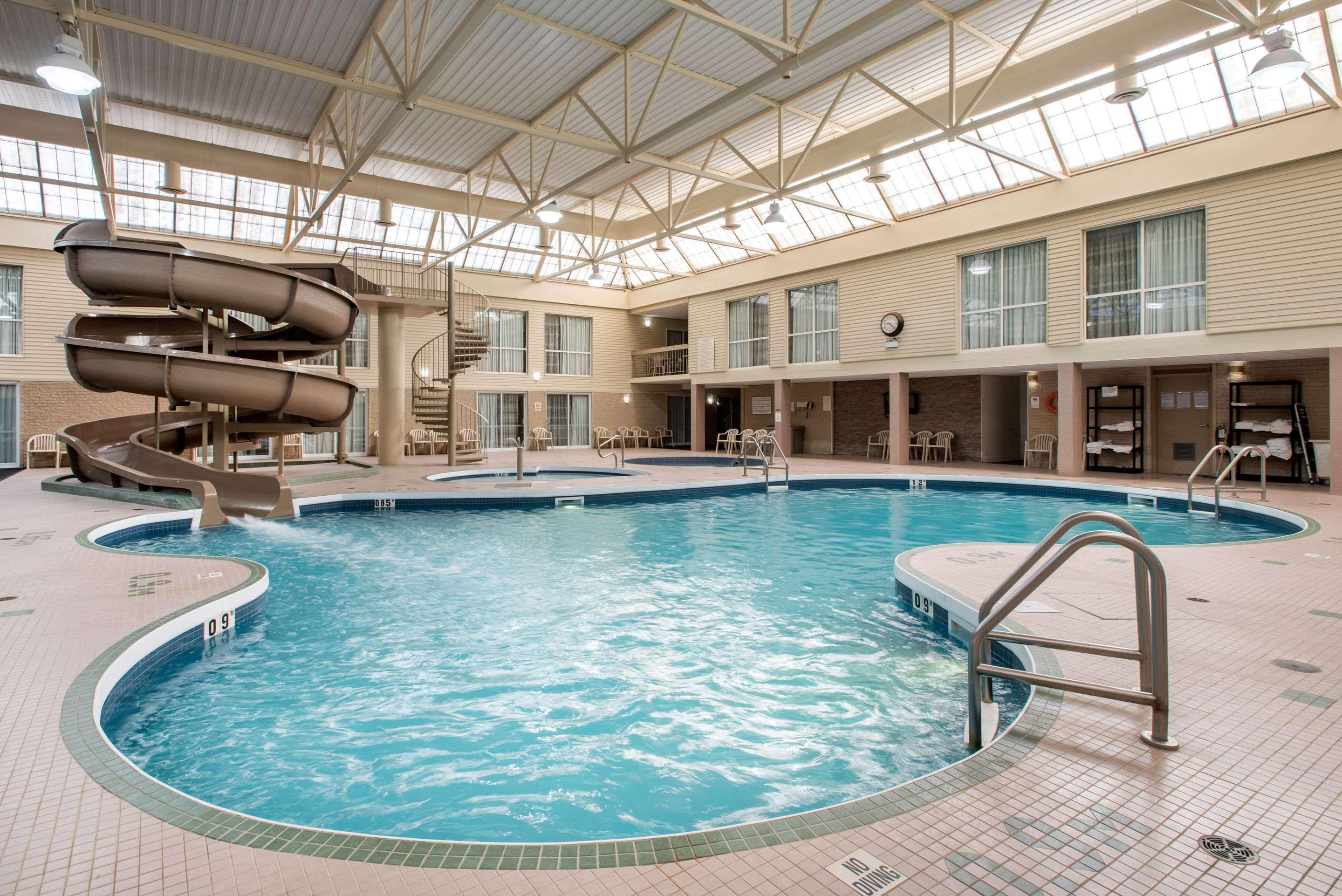 Clarion Hotel & Suites Брандон Экстерьер фото