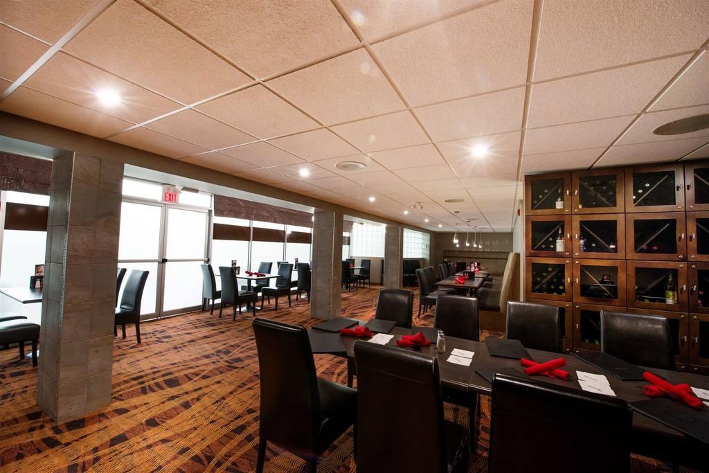 Clarion Hotel & Suites Брандон Экстерьер фото