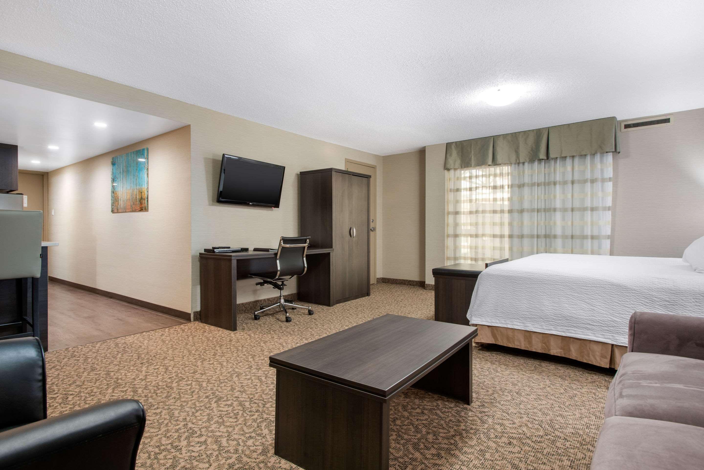 Clarion Hotel & Suites Брандон Экстерьер фото