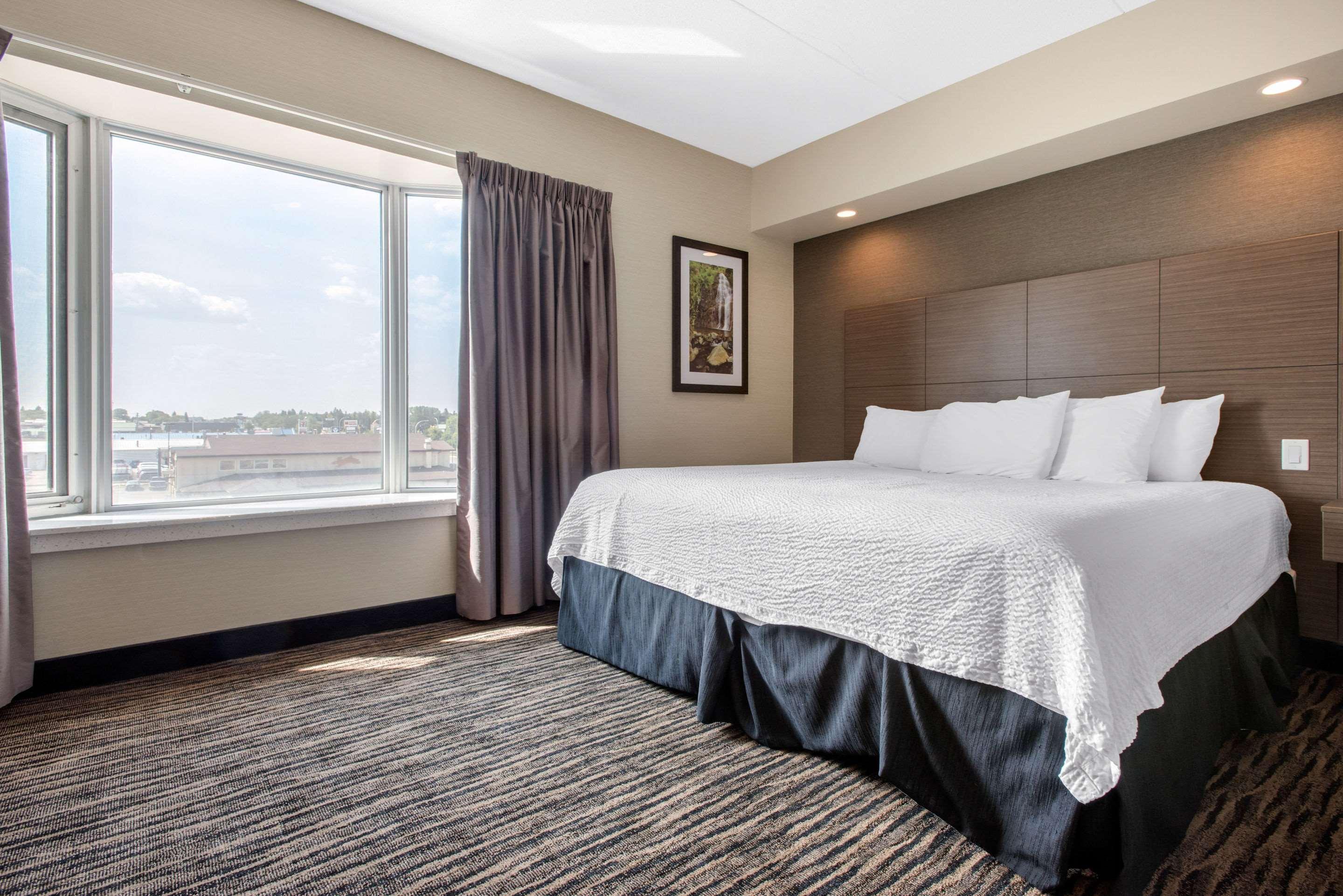 Clarion Hotel & Suites Брандон Экстерьер фото