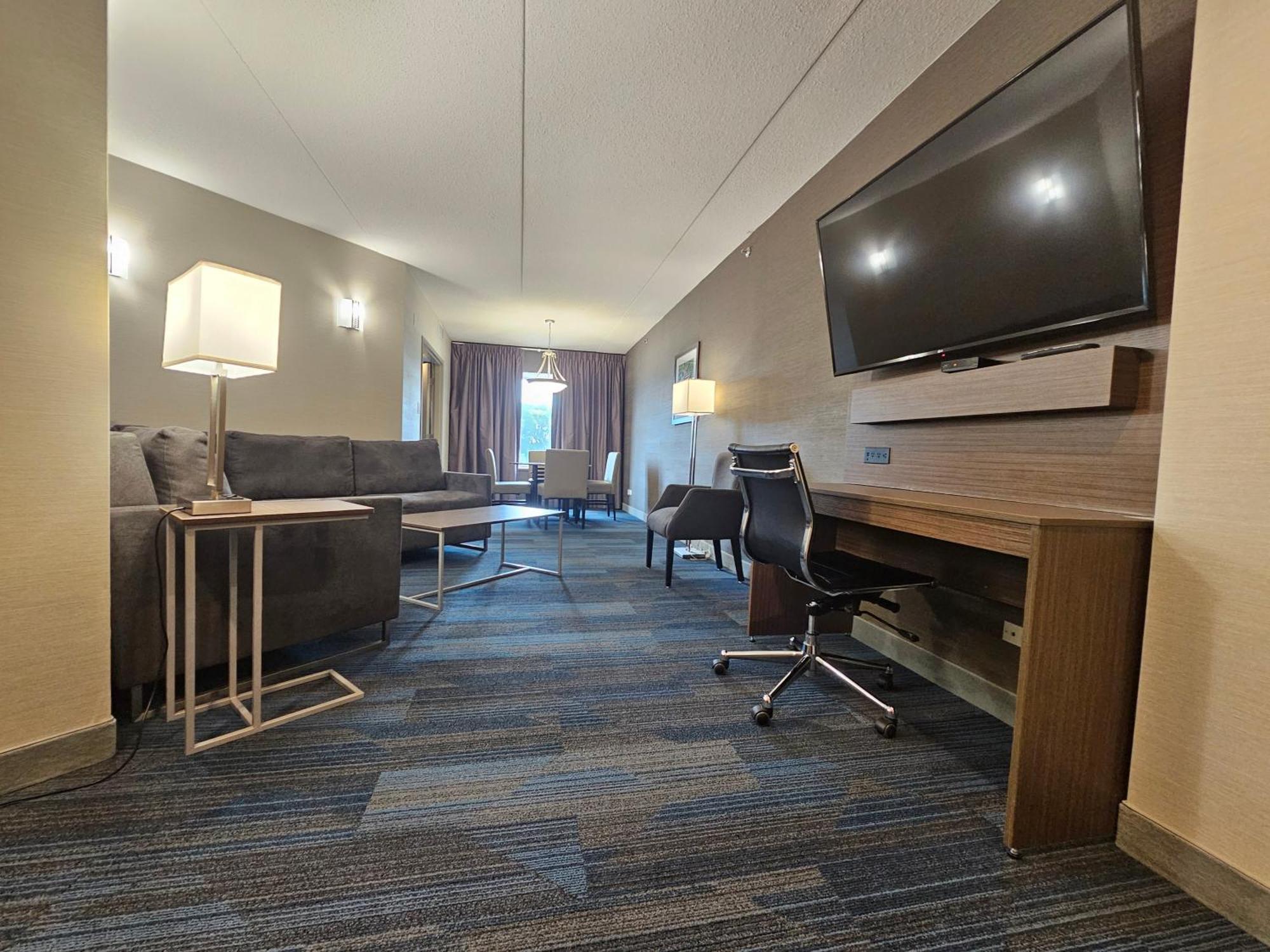Clarion Hotel & Suites Брандон Экстерьер фото