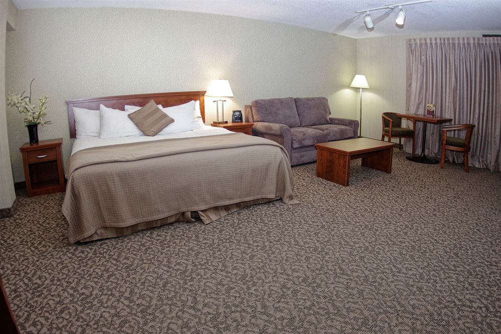 Clarion Hotel & Suites Брандон Экстерьер фото