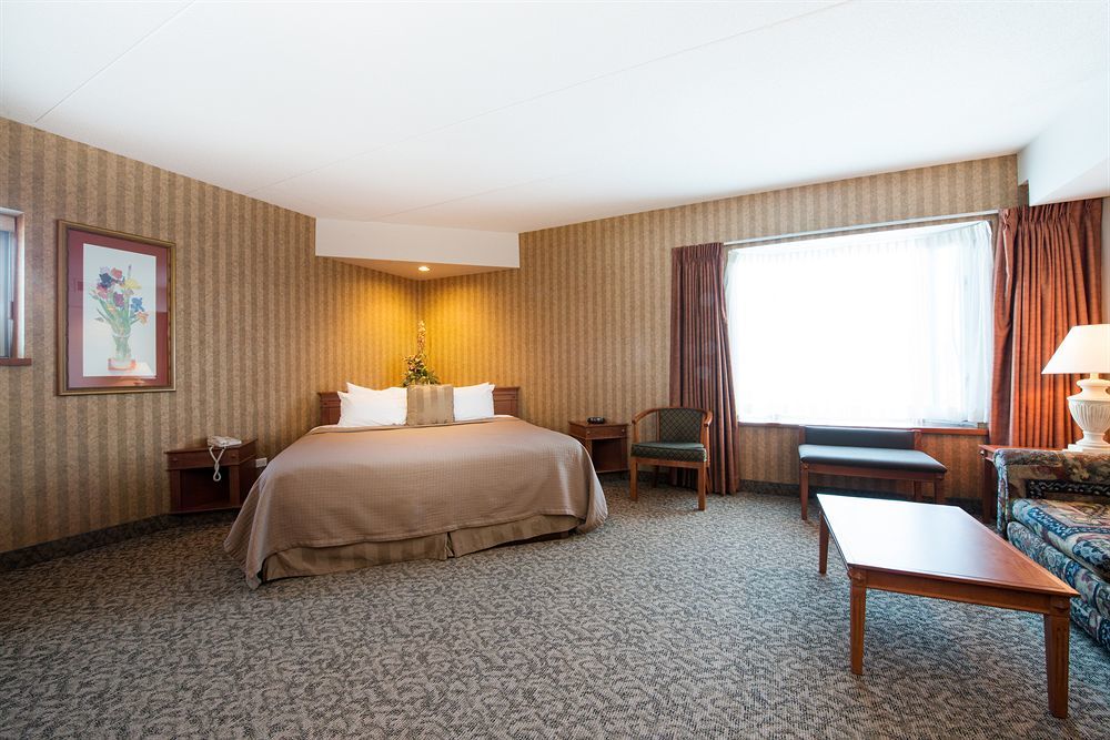 Clarion Hotel & Suites Брандон Экстерьер фото