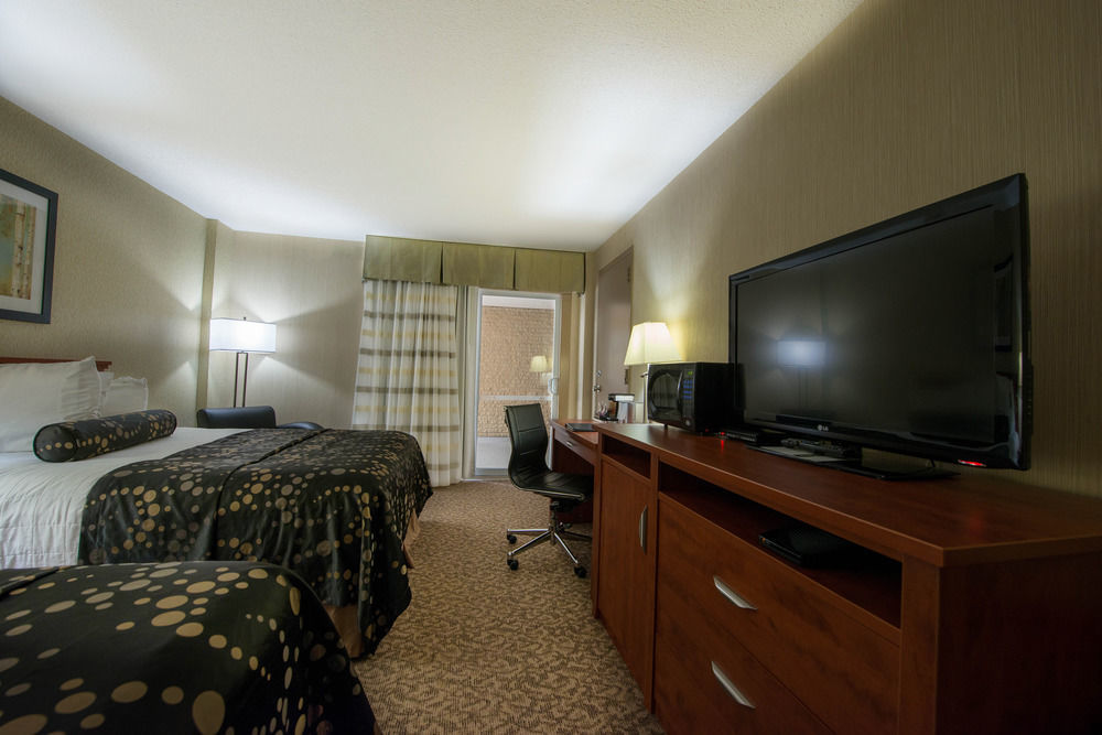 Clarion Hotel & Suites Брандон Экстерьер фото
