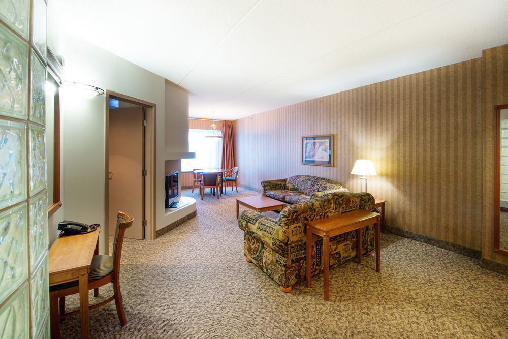 Clarion Hotel & Suites Брандон Экстерьер фото