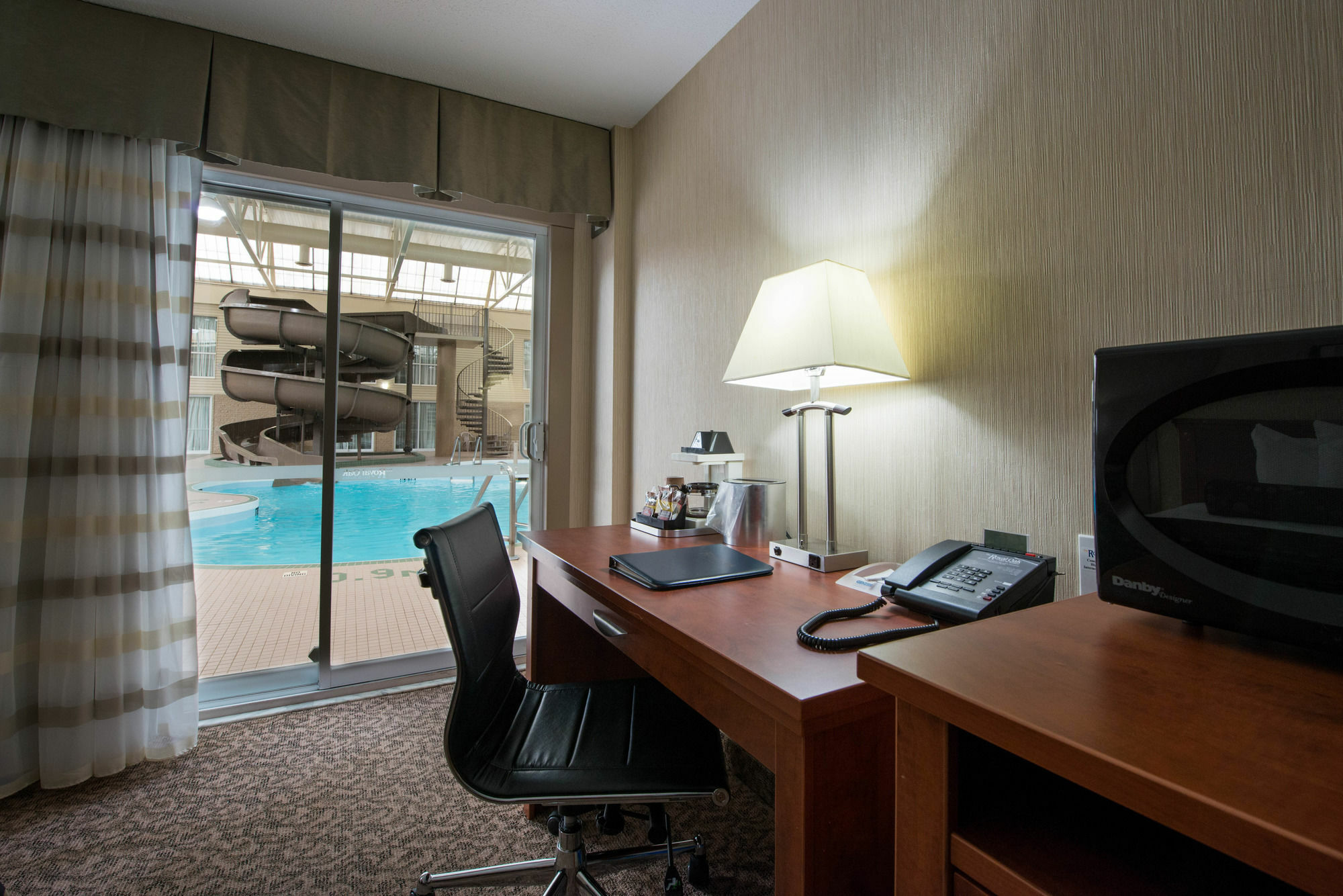 Clarion Hotel & Suites Брандон Экстерьер фото